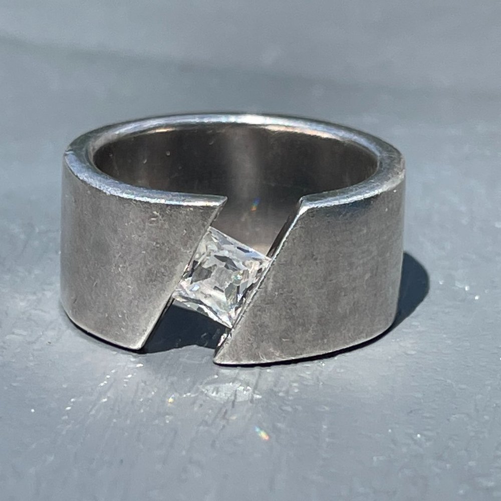Sterling Silver Ring w/ Floating artificial Diamond * Size 6